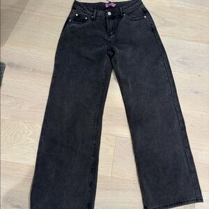 Edikted Raelynn Washed Low Rise Jeans
